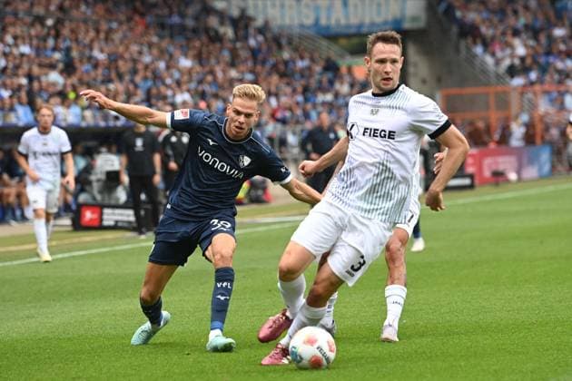 Leandro MORGALLA BO vs Paul JAECKEL MS action, duel, Soccer 2 Bundesliga, 4 Spieltag, matchday 4, VfL Bochum BO SC Preussen Muenster MS 1 2 am 30 08 2025, Vonovia Ruhrstadion Bochum Germany DFL regulations prohibit any use of photographs as image sequences and or quasi video Â