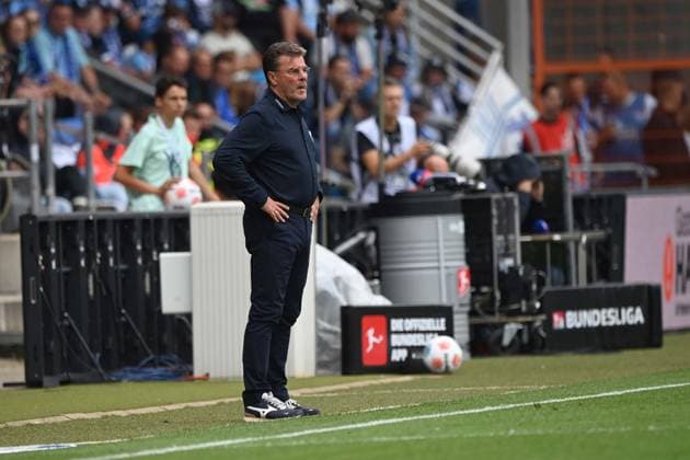 Coach Dieter HECKING BO watches the match Soccer 2 Bundesliga, Matchday 4, matchday 4, VfL Bochum BO SC Preussen Muenster MS 1 2 am 30 08 2025, Vonovia Ruhrstadion Bochum Germany DFL regulations prohibit any use of photographs as image sequences and or quasi video Â