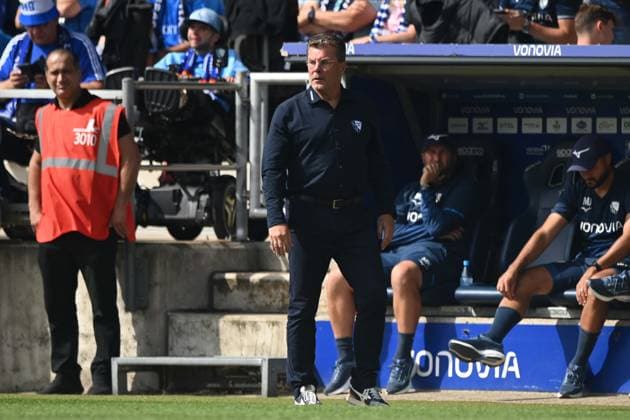 Coach Dieter HECKING BO watches the match Soccer 2 Bundesliga, Matchday 4, matchday 4, VfL Bochum BO SC Preussen Muenster MS 1 2 am 30 08 2025, Vonovia Ruhrstadion Bochum Germany DFL regulations prohibit any use of photographs as image sequences and or quasi video Â