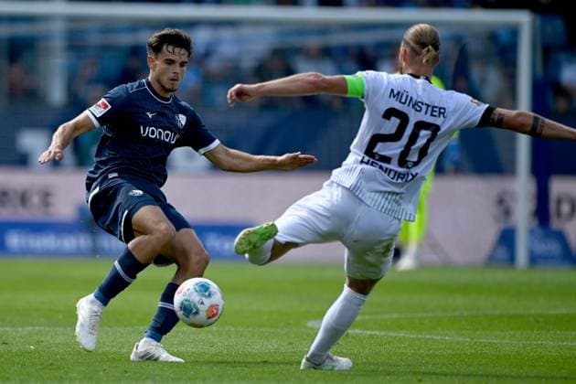 Kjell WAETJEN, W tjen BO vs Jorrit HENDRIX MS action, duel, Football 2 Bundesliga, 4 Spieltag, matchday 4, VfL Bochum BO SC Preussen Muenster MS 1 2 am 30 08 2025, Vonovia Ruhrstadion Bochum Germany DFL regulations prohibit any use of photographs as image sequences and or quasi video Â