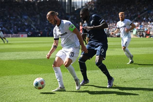 Ibrahim SISSOKO BO vs Jorrit HENDRIX MS action, duel, Soccer 2 Bundesliga, 4 Spieltag, matchday 4, VfL Bochum BO SC Preussen Muenster MS 1 2 am 30 08 2025, Vonovia Ruhrstadion Bochum Germany DFL regulations prohibit any use of photographs as image sequences and or quasi video Â