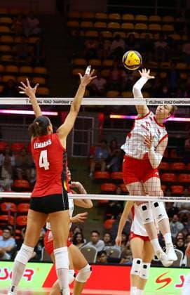 (250831) -- BANGKOK, Aug. 31, 2025 -- Aleksandra Gryka of Poland competes during the round of 16 match between Poland and Belgium at the Volleyball Women s World Championship, WM, Weltmeisterschaft in Bangkok, Thailand, Aug. 30, 2025. ) (SP)THAILAND-BANGKOK-VOLLEYBALL-WOMEN S WORLD CHAMPIONSHIP-POLAND VS BELGIUM SunxWeitong 