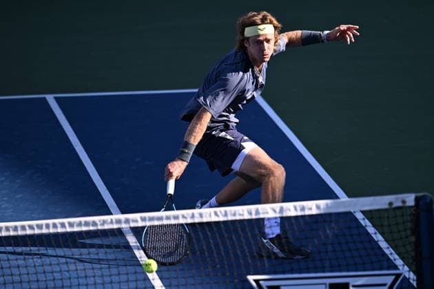 (250831) -- NEW YORK, Aug. 31, 2025 -- Andrey Rublev of Russia hits a return during the men s singles third round match against Coleman Wong of China s Hong Kong at the 2025 US Open tennis championships in New York, the United States, Aug. 30, 2025. ) (SP)U.S.-NEW YORK-TENNIS-US OPEN-MEN S SINGLES-RUBLEV VS WONG LixRui 