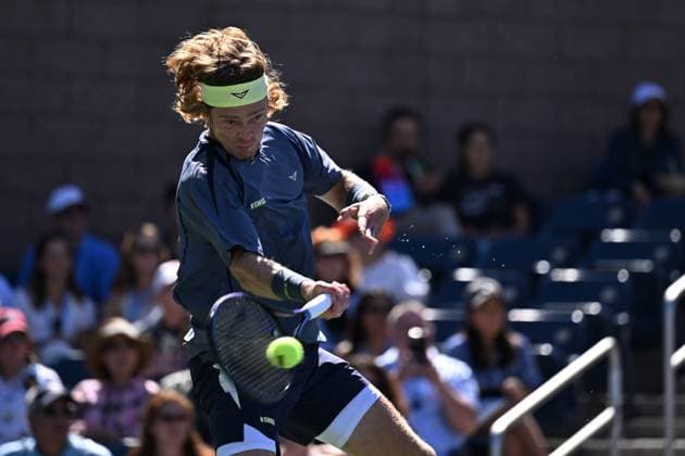 (250831) -- NEW YORK, Aug. 31, 2025 -- Andrey Rublev of Russia hits a return during the men s singles third round match against Coleman Wong of China s Hong Kong at the 2025 US Open tennis championships in New York, the United States, Aug. 30, 2025. ) (SP)U.S.-NEW YORK-TENNIS-US OPEN-MEN S SINGLES-RUBLEV VS WONG LixRui 