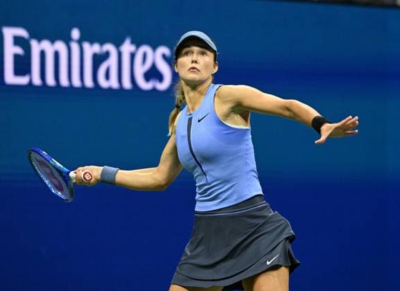 Anna Kalinskya returns a jolly to Iga Swiatek of Pol on Arthur Ashe Stadium on day 7 at the 2025 US Open Tennis Championship at the USTA Billie Jean King National Tennis Center in New York City on Thursday, August 30, 2025.  NYP20250830318 LARRYxMARANO