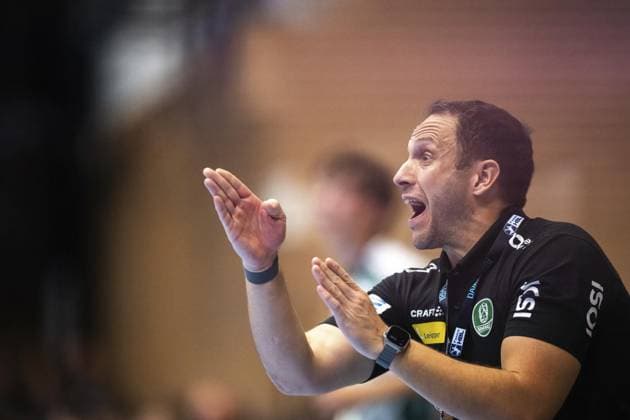 DAIKIN HBL HANDBALL MEN 1 BL 1 GAME DAY THSV EISENACH SC DHFK LEIPZIG FOR EDITORIAL PURPOSES ONLY p 30 08 2025 Eisenach DAIKIN HBL Handball 1 Bundesliga Herren Saison 2025 2026 1 Spieltag Werner Assmann Halle ThSV Eisenach SC DHfK Leipzig 31 27 im Foto Trainer Raul Alonso SC DHfK Leipzig Germany Thüringen Eisenach Copyright SaschaxFromm Copyright: SaschaxFromm doc826lcnq73gohy6mw3ww ,EDITORIAL USE ONLY Copyright: SaschaxFromm