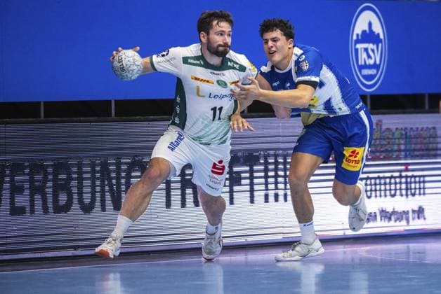 DAIKIN HBL HANDBALL MEN 1 BL 1 GAME DAY THSV EISENACH SC DHFK LEIPZIG FOR EDITORIAL PURPOSES ONLY p 30 08 2025 Eisenach DAIKIN HBL Handball 1 Bundesliga Men Season 2025 2026 1 Matchday Werner Assmann Halle ThSV Eisenach SC DHfK Leipzig 31 27 in photo Gian Attenhofer 11 ThSV Eisenach in duel with Lukas Binder 11 SC DHfK Leipzig Germany Thuringia Eisenach Copyright SaschaxFromm Copyright: SaschaxFromm doc826lctvvyvp17z9nphzf ,EDITORIAL USE ONLY Copyright: SaschaxFromm