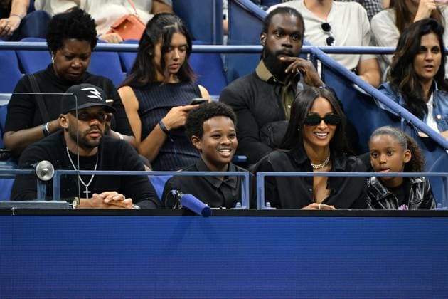 Russell Wilson and Ciara with their children are seen watching Iga Swiatek of Pol returns Vs Anna Kalinskya on Arthur Ashe Stadium on day 7 at the 2025 US Open Tennis Championship at the USTA Billie Jean King National Tennis Center in New York City on Saturday, August 30, 2025.  NYP20250830309 LARRYxMARANO