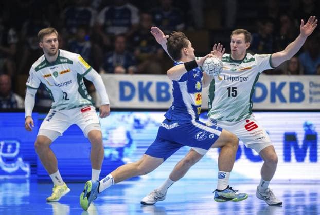 DAIKIN HBL HANDBALL MEN 1 BL 1 GAME DAY THSV EISENACH SC DHFK LEIPZIG FOR EDITORIAL PURPOSES ONLY p 30 08 2025 Eisenach DAIKIN HBL Handball 1 Bundesliga Herren Saison 2025 2026 1 Spieltag Werner Assmann Halle ThSV Eisenach SC DHfK Leipzig im Foto Franz Semper 32 SC DHfK Leipzig , Felix Aellen 22 ThSV Eisenach , Adam Lönn 15 SC DHfK Leipzig Germany Thuringia Eisenach Copyright SaschaxFromm Copyright: SaschaxFromm doc826lhibl1xj5r4sr66e ,EDITORIAL USE ONLY Copyright: SaschaxFromm