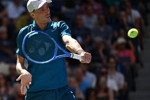 (250831) -- NEW YORK, Aug. 31, 2025 -- Denis Shapovalov of Canada hits a return during the men s singles third round match against Jannik Sinner of Italy at the 2025 US Open tennis championships in New York, the United States, Aug. 30, 2025. ) (SP)U.S.-NEW YORK-TENNIS-US OPEN-MEN S SINGLES-SINNER VS SHAPOVALOV LixRui 
