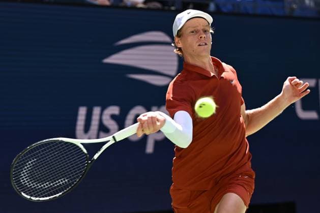 (250831) -- NEW YORK, Aug. 31, 2025 -- Jannik Sinner of Italy hits a return during the men s singles third round match against Denis Shapovalov of Canada at the 2025 US Open tennis championships in New York, the United States, Aug. 30, 2025. ) (SP)U.S.-NEW YORK-TENNIS-US OPEN-MEN S SINGLES-SINNER VS SHAPOVALOV LixRui 