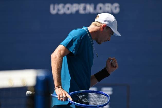 (250831) -- NEW YORK, Aug. 31, 2025 -- Denis Shapovalov of Canada celebrates scoring during the men s singles third round match against Jannik Sinner of Italy at the 2025 US Open tennis championships in New York, the United States, Aug. 30, 2025. ) (SP)U.S.-NEW YORK-TENNIS-US OPEN-MEN S SINGLES-SINNER VS SHAPOVALOV LixRui 