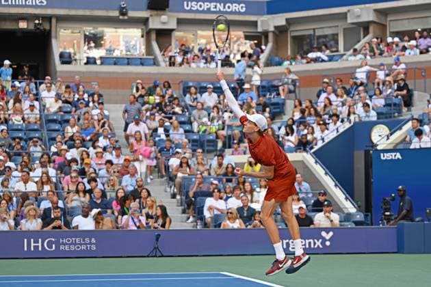 (250831) -- NEW YORK, Aug. 31, 2025 -- Jannik Sinner of Italy serves during the men s singles third round match against Denis Shapovalov of Canada at the 2025 US Open tennis championships in New York, the United States, Aug. 30, 2025. ) (SP)U.S.-NEW YORK-TENNIS-US OPEN-MEN S SINGLES-SINNER VS SHAPOVALOV LixRui 