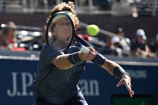 (250831) -- NEW YORK, Aug. 31, 2025 -- Andrey Rublev of Russia hits a return during the men s singles third round match against Coleman Wong of China s Hong Kong at the 2025 US Open tennis championships in New York, the United States, Aug. 30, 2025. ) (SP)U.S.-NEW YORK-TENNIS-US OPEN-MEN S SINGLES-RUBLEV VS WONG LixRui 