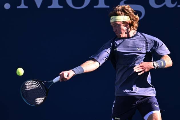 (250831) -- NEW YORK, Aug. 31, 2025 -- Andrey Rublev of Russia hits a return during the men s singles third round match against Coleman Wong of China s Hong Kong at the 2025 US Open tennis championships in New York, the United States, Aug. 30, 2025. ) (SP)U.S.-NEW YORK-TENNIS-US OPEN-MEN S SINGLES-RUBLEV VS WONG LixRui 