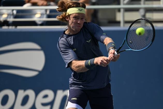 (250831) -- NEW YORK, Aug. 31, 2025 -- Andrey Rublev of Russia hits a return during the men s singles third round match against Coleman Wong of China s Hong Kong at the 2025 US Open tennis championships in New York, the United States, Aug. 30, 2025. ) (SP)U.S.-NEW YORK-TENNIS-US OPEN-MEN S SINGLES-RUBLEV VS WONG LixRui 