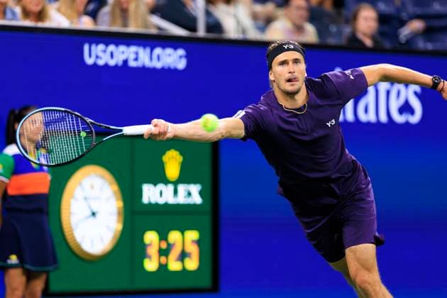 August 30, 2025, Flushing Meadows, New York, USA: Alexander Zverev stretches for a forehand during a match against Felix Auger-Aliassime on Day 7 of the 2025 US Open at USTA Billie Jean King National Tennis Center on Saturday August 30, 2025 in the Flushing neighborhood of the Queens borough of New York City. JAVIER ROJAS PI Flushing Meadows USA - ZUMAp124 20250830_zaa_p124_181 Copyright: xJavierxRojasx