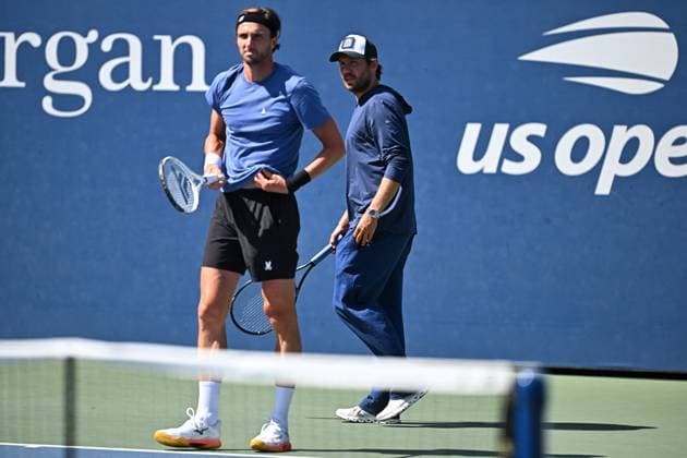 US Open - Arthur Rinderknech Training Arthur Rinderknech (FRA) with his coach Lucas Pouille (FRA) at the 2025 US Open at Billie Jean National Tennis Center in New York City, NY, USA, on August 30, 2025. Photo by Corinne Dubreuil ABACAPRESS.COM New York City United States  Copyright: xDubreuilxCorinne ABACAx