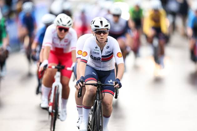 2025 UCI Para-cycling Road World Championships Picture by John Clifton SWpix.com - 31 08 2025 - Cycling - 2025 UCI Para-cycling Road World Championships - Ronse, Flanders, Belgium - Women B Road Race - Race Start - Amelia Robertson piloted by Corrine Hall (Great Britain) Copyright: x xSWpix.comx(t axPhotographyxHubxLtd)xJohnxClifton SWpix.comx SWP-3069-1479