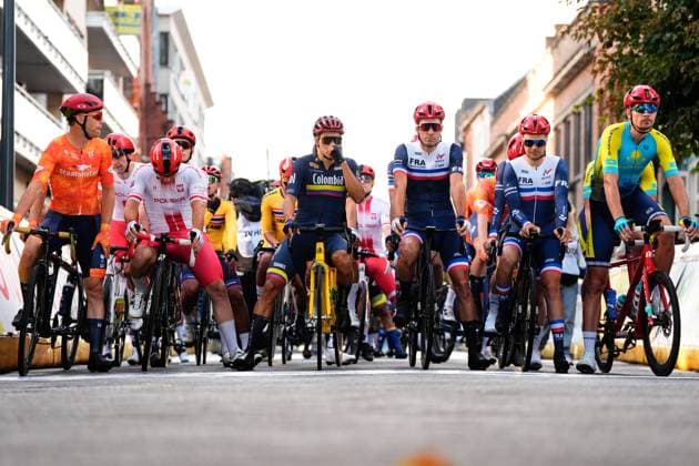 2025 UCI Para-cycling Road World Championships Picture by Olly Hassell SWpix.com - 31 08 2025 - Cycling - 2025 UCI Para-cycling Road World Championships - Ronse, Flanders, Belgium - Men B Road Race - Rider line up on start line Copyright: x xSWpix.comx(t axPhotographyxHubxLtd)xOllyxHassell SWpix.comx SWP-3069-1485