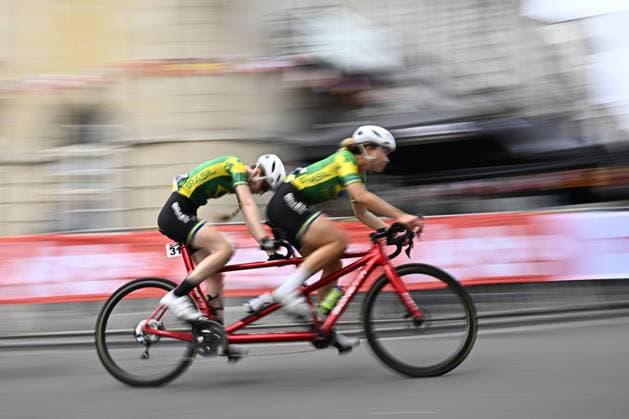 Brazil Bianca Canovas Garcia and pilot Lara Rodrigues Marinho (WB) pictured in action during the road race at the UCI Para-cycling Road World Championships, Sunday 31 August 2025, in Ronse. The UCI Para-Cycling Road World Championships take place from 28 to 31 Augustus in Ronse. JASPERxJACOBS  x132916295x