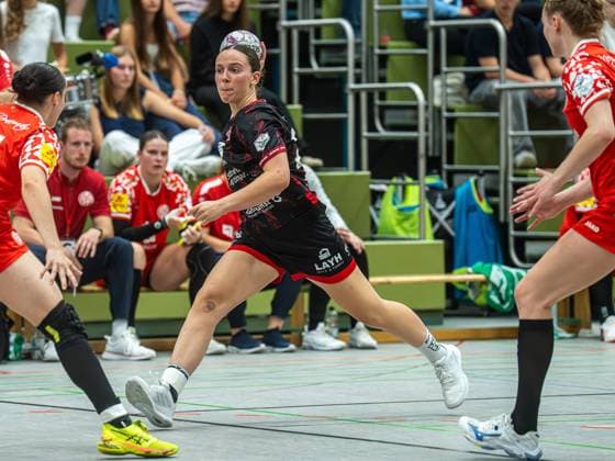 Lisa Fuchs TG Nuertingen, 24 on the ball, TG Nuertingen vs 1 FSV Mainz 05, Handball, 2 Bundesliga, Season 2025 2026, 30 08 2025 TG Nuertingen vs 1 FSV Mainz 05, Handball, 2 Bundesliga, Season 2025 2026, 30 08 2025 Nuertingen Copyright: xMichaelxSchmidt Eibner-Pressefotx EP_MST