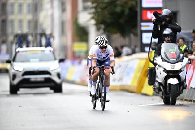 Great Britain Sophie Unwin and pilot Jenny Holl (WB) pictured in action during the road race at the UCI Para-cycling Road World Championships, Sunday 31 August 2025, in Ronse. The UCI Para-Cycling Road World Championships take place from 28 to 31 Augustus in Ronse. JASPERxJACOBS  x132917139x