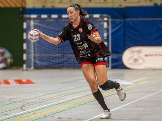 Leonie Dreizler TG Nuertingen, 23 with speed on the ball, TG Nuertingen vs 1 FSV Mainz 05, Handball, 2 Bundesliga, Season 2025 2026, 30 08 2025 TG Nuertingen vs 1 FSV Mainz 05, Handball, 2 Bundesliga, Season 2025 2026, 30 08 2025 Nuertingen Copyright: xMichaelxSchmidt Eibner-Pressefotx EP_MST