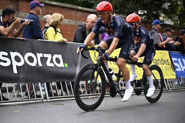 Spain Joan Sanso Riera and pilot Eloy Teruel Rovira (MB) pictured in action during the road race at the UCI Para-cycling Road World Championships, Sunday 31 August 2025, in Ronse. The UCI Para-Cycling Road World Championships take place from 28 to 31 Augustus in Ronse. JASPERxJACOBS  x132917372x