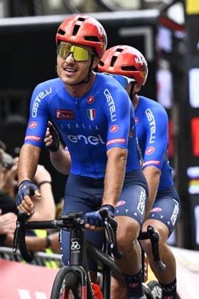 Italian Federico Andreoli and pilot Francesco Di Felice (MB) celebrate after winning the road race at the UCI Para-cycling Road World Championships, Sunday 31 August 2025, in Ronse. The UCI Para-Cycling Road World Championships take place from 28 to 31 Augustus in Ronse. JASPERxJACOBS  x132917542x