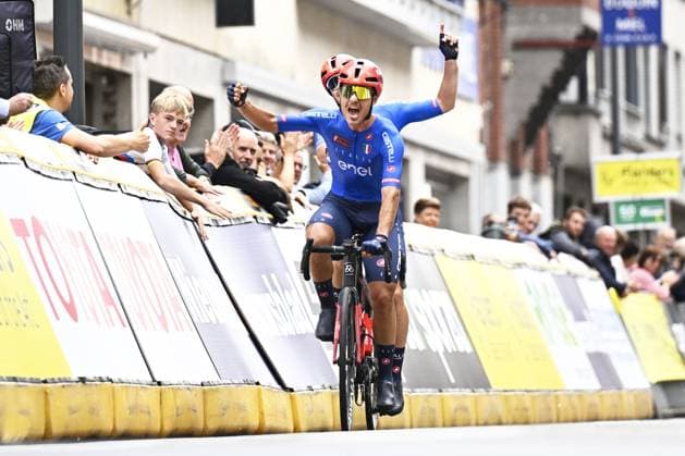 Italian Federico Andreoli and pilot Francesco Di Felice (MB) celebrate after winning the road race at the UCI Para-cycling Road World Championships, Sunday 31 August 2025, in Ronse. The UCI Para-Cycling Road World Championships take place from 28 to 31 Augustus in Ronse. JASPERxJACOBS  x132917544x