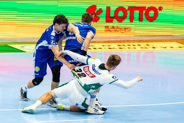 30 08 2025, GER, Handball, Men, Season 25 26, Daikin 1 Bl, 1 Matchday ThSV Eisenach SC DHfK Leipzig Felix Aellen ThSV Eisenach,22 , Tillman Leu ThSV Eisenach,99 , Franz Semper SC DHfK Leipzig 99817 Eisenach Werner Assmann Halle Am Sportp Thueringen Germany