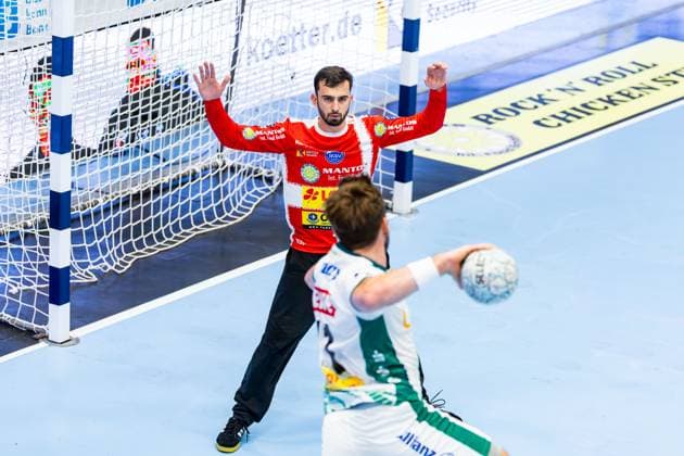 30 08 2025, GER, Handball, Men, Season 25 26, Daikin 1 Bl, 1 Matchday ThSV Eisenach SC DHfK Leipzig Matija Spikic ThSV Eisenach,1 Lukas Binder SC DHfK Leipzig 99817 Eisenach Werner Assmann Halle Am Sportp Thueringen Germany