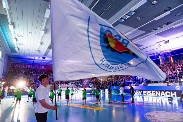 30 08 2025, GER, Handball, Men, Season 25 26, Daikin 1 Bl, 1 Matchday ThSV Eisenach SC DHfK Leipzig BSC Motor Eisenach Flag 99817 Eisenach Werner Assmann Halle Am Sportp Thueringen Germany