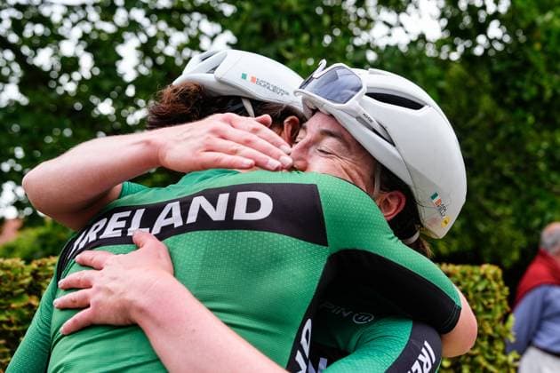 2025 UCI Para-cycling Road World Championships Picture by Olly Hassell SWpix.com - 31 08 2025 - Cycling - 2025 UCI Para-cycling Road World Championships - Ronse, Flanders, Belgium - Women B Road Race - Katie-George Dunlevy piloted by Linda Kelly (Ireland) celebrate winning the Women B Road Race to become World Champions Copyright: x xSWpix.comx(t axPhotographyxHubxLtd)xOllyxHassell SWpix.comx SWP-3069-1550