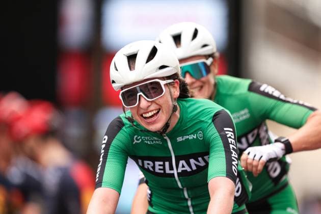 2025 UCI Para-cycling Road World Championships Picture by John Clifton SWpix.com - 31 08 2025 - Cycling - 2025 UCI Para-cycling Road World Championships - Ronse, Flanders, Belgium - Women B Road Race - Katie-George Dunlevy piloted by Linda Kelly (Ireland) celebrate winning the Women B Road Race to become World Champions Copyright: x xSWpix.comx(t axPhotographyxHubxLtd)xJohnxClifton SWpix.comx SWP-3069-1567