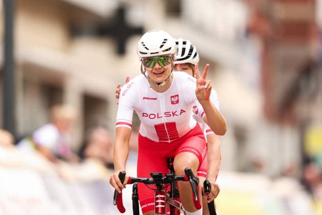2025 UCI Para-cycling Road World Championships Picture by John Clifton SWpix.com - 31 08 2025 - Cycling - 2025 UCI Para-cycling Road World Championships - Ronse, Flanders, Belgium - Women B Road Race - Patrycja Kuter piloted by Karolina Kolkowicz (Poland) Win the Silver Medal Copyright: x xSWpix.comx(t axPhotographyxHubxLtd)xJohnxClifton SWpix.comx SWP-3069-1569