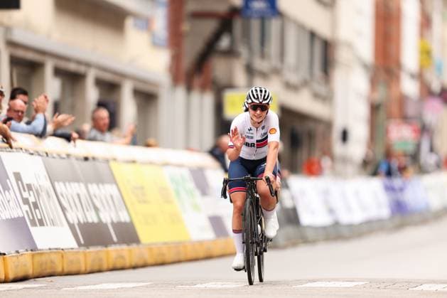 2025 UCI Para-cycling Road World Championships Picture by John Clifton SWpix.com - 31 08 2025 - Cycling - 2025 UCI Para-cycling Road World Championships - Ronse, Flanders, Belgium - Women B Road Race - Sophie Unwin piloted by Jenny Holl (Great Britain) Win the Bronze Medal Copyright: x xSWpix.comx(t axPhotographyxHubxLtd)xJohnxClifton SWpix.comx SWP-3069-1575