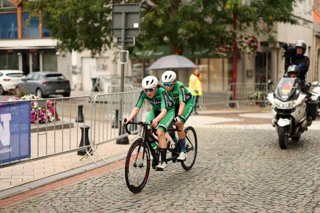 2025 UCI Para-cycling Road World Championships Picture by John Clifton SWpix.com - 31 08 2025 - Cycling - 2025 UCI Para-cycling Road World Championships - Ronse, Flanders, Belgium - Women B Road Race - Katie-George Dunlevy piloted by Linda Kelly (Ireland) Copyright: x xSWpix.comx(t axPhotographyxHubxLtd)xJohnxClifton SWpix.comx SWP-3069-1578