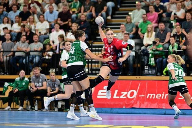 Handball I Women I Season 2025 2026 I 1 HBF I 1 Matchday I VfL Oldenburg BSV Sachsen Zwickau I 30 08 2025 Marie Steffen 14, VfL Oldenburg vs Charlotte Kähr 17, BSV Sachsen Zwickau Oldenburg EWE Arena Niedersachsen Germany Copyright: xLobeca FelixxSchlikisx