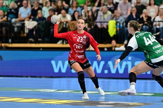Handball I Women I Season 2025 2026 I 1 HBF I 1 Matchday I VfL Oldenburg BSV Sachsen Zwickau I 30 08 2025 Silje Brons Petersen 23, BSV Sachsen Zwickau mitte Oldenburg EWE Arena Niedersachsen Germany Copyright: xLobeca FelixxSchlikisx