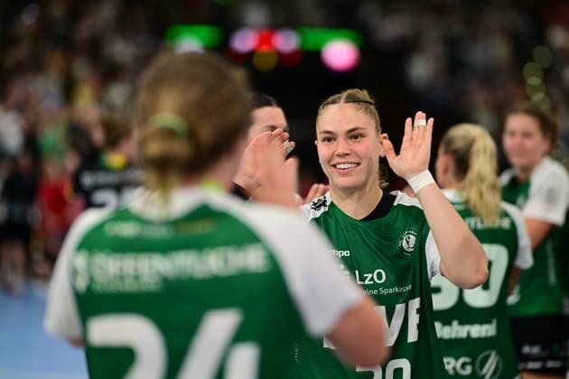 Handball I Women I Season 2025 2026 I 1 HBF I 1 Matchday I VfL Oldenburg BSV Sachsen Zwickau I 30 08 2025 Cheers, excitement, enthusiasm, euphoria, joy, happiness, cheerfulness at Laurentia Wolff 24, VfL Oldenburg Ariane Pfundstein 20, VfL Oldenburg Oldenburg EWE Arena Niedersachsen Germany Copyright: xLobeca FelixxSchlikisx