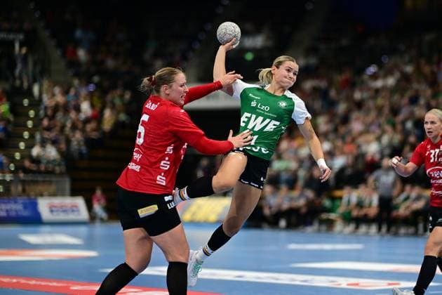 Handball I Women I Season 2025 2026 I 1 HBF I 1 Matchday I VfL Oldenburg BSV Sachsen Zwickau I 30 08 2025 Laura Szabo 6, BSV Sachsen Zwickau Joanna Granicka 21, VfL Oldenburg Oldenburg EWE Arena Niedersachsen Germany Copyright: xLobeca FelixxSchlikisx
