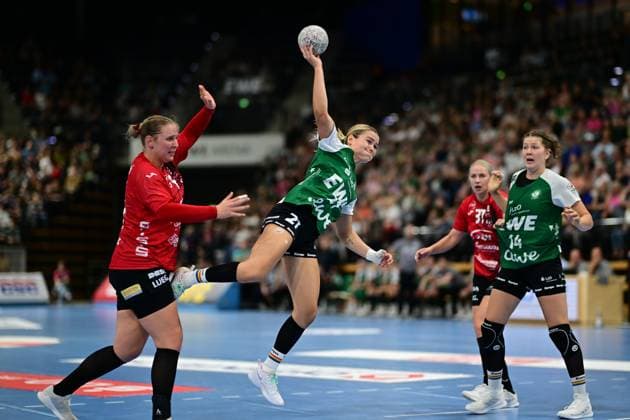 Handball I Women I Season 2025 2026 I 1 HBF I 1 Matchday I VfL Oldenburg BSV Sachsen Zwickau I 30 08 2025 Laura Szabo 6, BSV Sachsen Zwickau Joanna Granicka 21, VfL Oldenburg Oldenburg EWE Arena Niedersachsen Germany Copyright: xLobeca FelixxSchlikisx