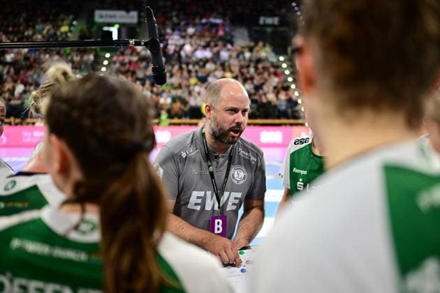 Handball I Women I Season 2025 2026 I 1 HBF I 1 Matchday I VfL Oldenburg BSV Sachsen Zwickau I 30 08 2025 Announcement Niels Bötel VfL Oldenburg Oldenburg EWE Arena Niedersachsen Germany Copyright: xLobeca FelixxSchlikisx
