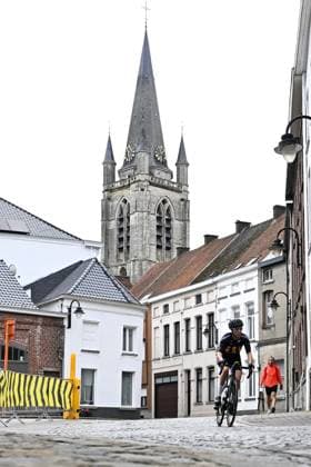 Riders pictured in action during the road race at the UCI Para-cycling Road World Championships, Sunday 31 August 2025, in Ronse. The UCI Para-Cycling Road World Championships take place from 28 to 31 Augustus in Ronse. JASPERxJACOBS  x132918315x