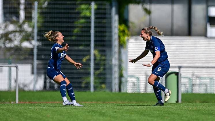 from left Anna Moczarski Bochum, 10 and goal scorer Dörthe Hoppius Bochum, 9 with goal celebration, cheering, goal celebration, celebrate the goal, goal, celebration, cheering about the goal to 0 1, optimistic, Action, Action, 31 08 2025, Aschheim Germany , Soccer,2 Women Bundesliga, FC Bayern München II VfL Bochuim, DFB DFL REGULATIONS PROHIBIT ANY USE OF PHOTOGRAPHS AS IMAGE SEQUENCES AND OR QUASI VIDEO xslx