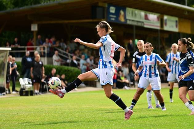 Soccer I Women I Season 2025 2026 I Test match I Hamburger SV SC Heerenveen I 30 08 2025 Sterre Kroezen 10, SC Heerenveen Women Varel Obenstroh, A Place Lower Saxony Germany Copyright: xLobeca FelixxSchlikisx