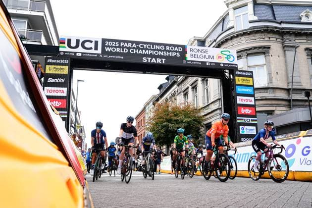 2025 UCI Para-cycling Road World Championships Picture by Olly Hassell SWpix.com - 31 08 2025 - Cycling - 2025 UCI Para-cycling Road World Championships - Ronse, Flanders, Belgium - Women C1-3 Road Race - Race Start Copyright: x xSWpix.comx(t axPhotographyxHubxLtd)xOllyxHassell SWpix.comx SWP-3069-1586