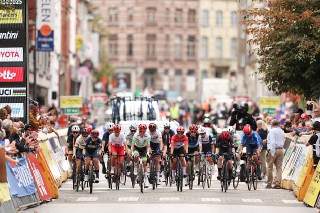 2025 UCI Para-cycling Road World Championships Picture by John Clifton SWpix.com - 31 08 2025 - Cycling - 2025 UCI Para-cycling Road World Championships - Ronse, Flanders, Belgium - Women C4-5 Road Race - Race Start Copyright: x xSWpix.comx(t axPhotographyxHubxLtd)xJohnxClifton SWpix.comx SWP-3069-1602